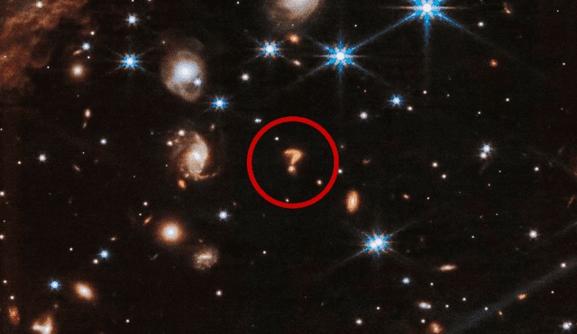 El James Webb fotografió la fusión de galaxias en forma de un signo de interrogación